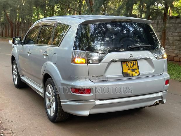 Mitsubishi Outlander 2010 Silver