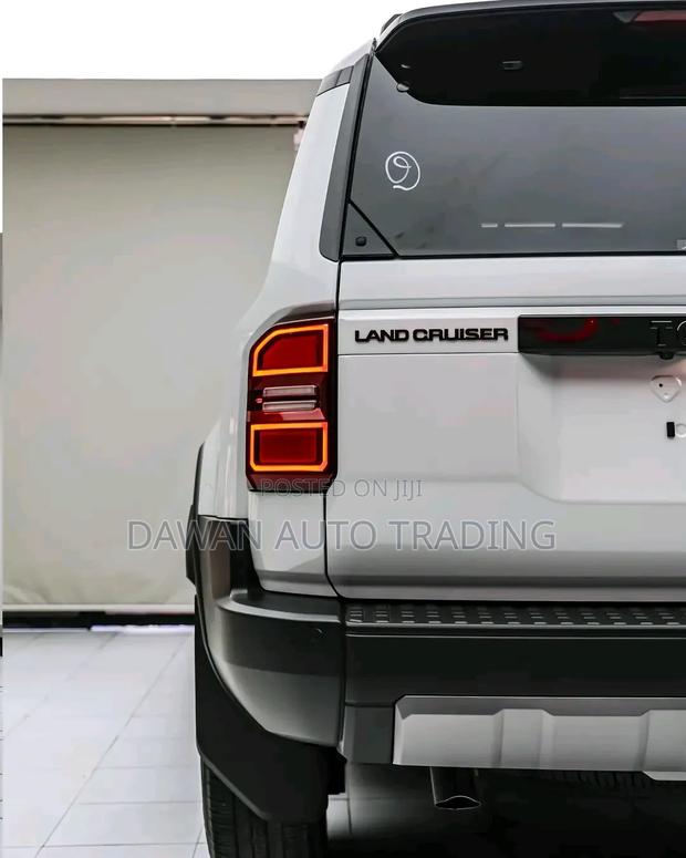 Toyota Land Cruiser Prado 2023 White