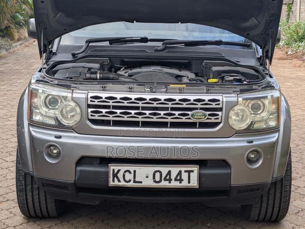 Land Rover Discovery 2010 Gray
