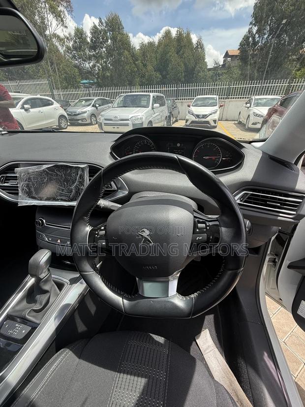 Peugeot 308 2019 White