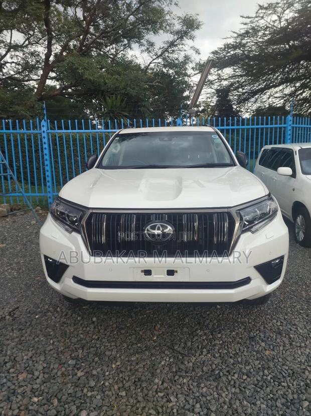 Toyota Land Cruiser Prado 2.8 2020 White