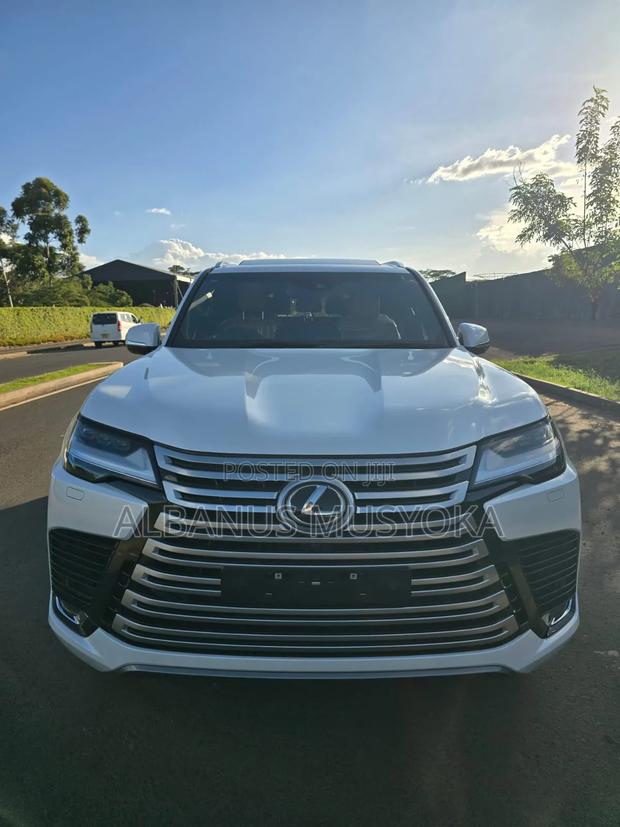 Lexus LX 500d 2022 White