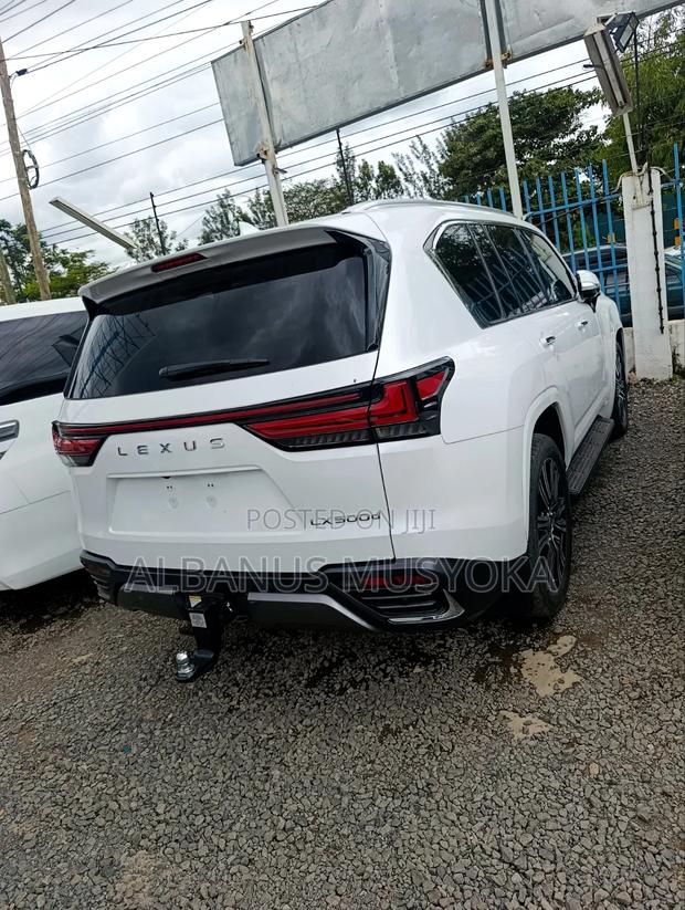 Lexus LX 500d 2022 White
