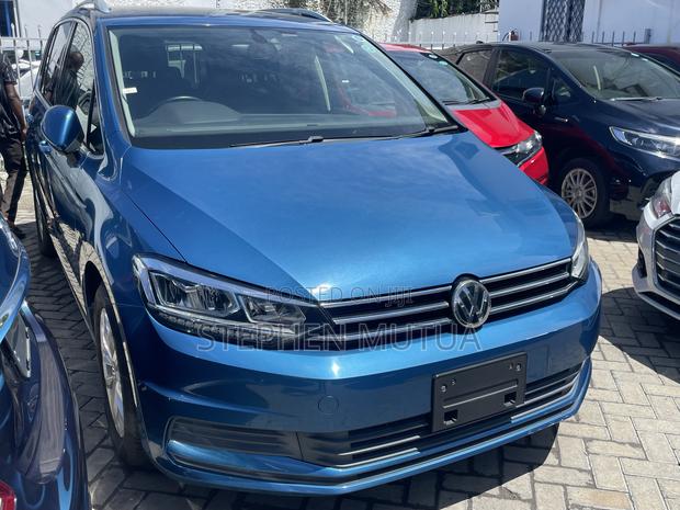 Volkswagen Touran 2019 Blue