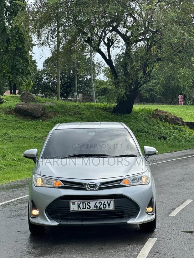Toyota Axio 2017 Silver