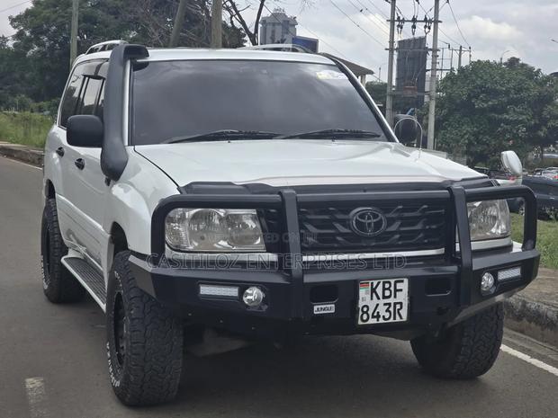 Toyota Land Cruiser HDJ 100 2001 White