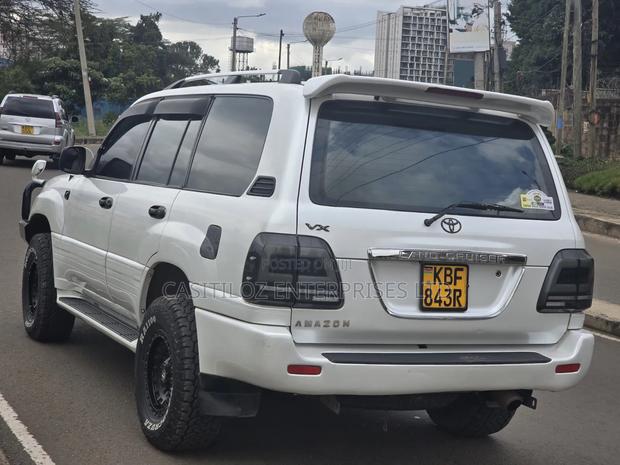 Toyota Land Cruiser HDJ 100 2001 White
