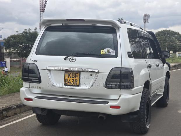 Toyota Land Cruiser HDJ 100 2001 White