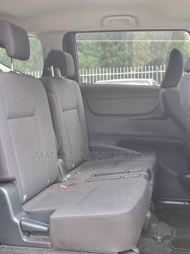 Toyota Sienta 2019 Silver