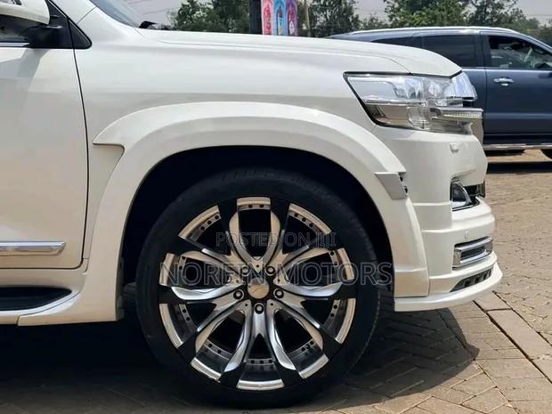 Toyota Land Cruiser 2019 White