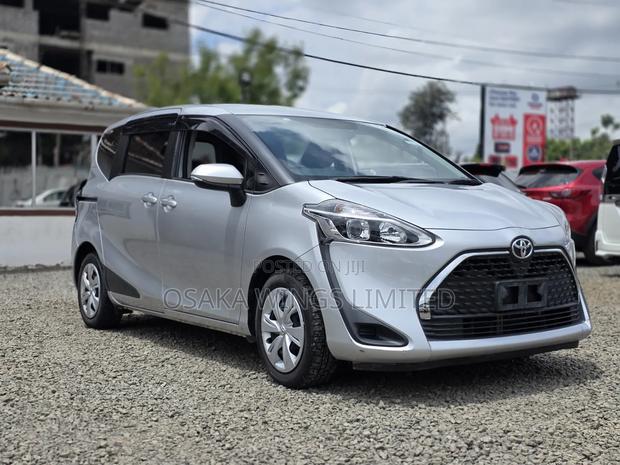 Toyota Sienta 2020 Silver