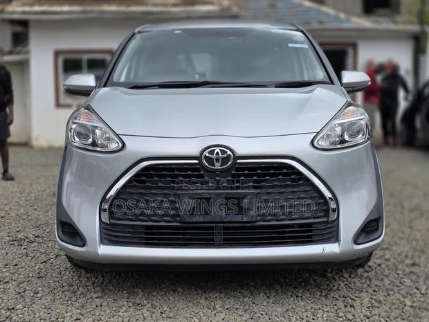 Toyota Sienta 2020 Silver