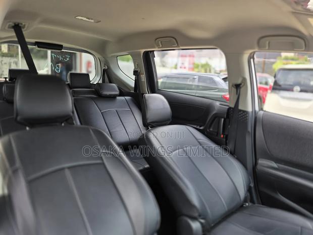 Toyota Sienta 2020 Silver