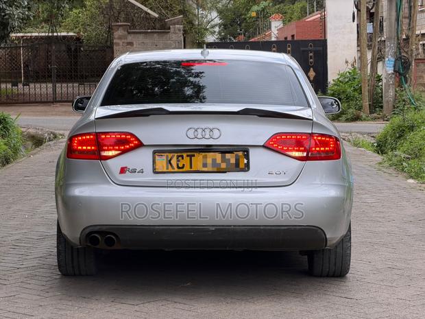 Audi A4 2.0T Avant Premium Quattro 2011 Silver