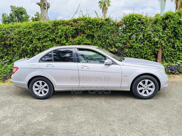 Mercedes-Benz C200 2011 Silver