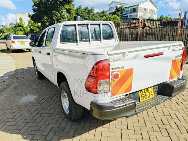 Toyota Hilux 2022 White