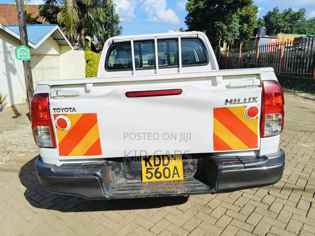 Toyota Hilux 2022 White