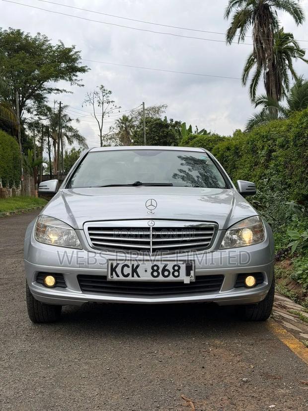 Mercedes-Benz C200 2010 Silver
