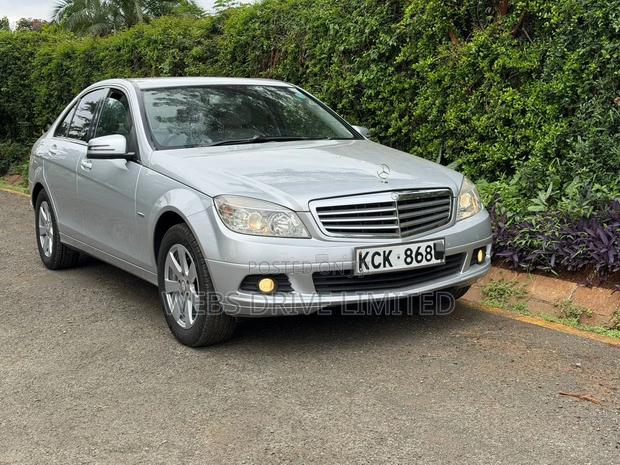 Mercedes-Benz C200 2010 Silver