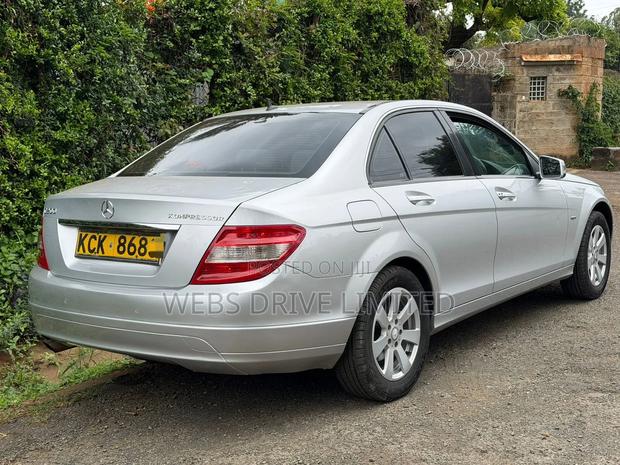 Mercedes-Benz C200 2010 Silver