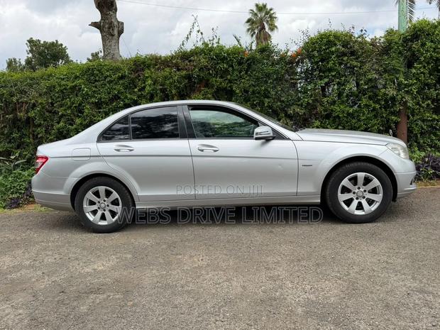 Mercedes-Benz C200 2010 Silver