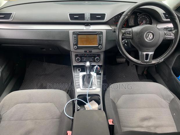 Volkswagen Passat 2012 Blue
