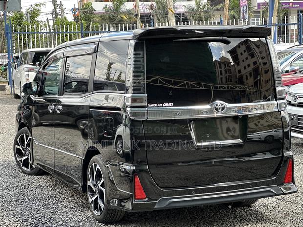 Toyota Voxy 2019 Green