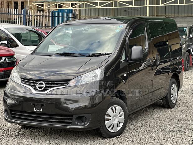 Nissan NV200 SV 2019 Brown