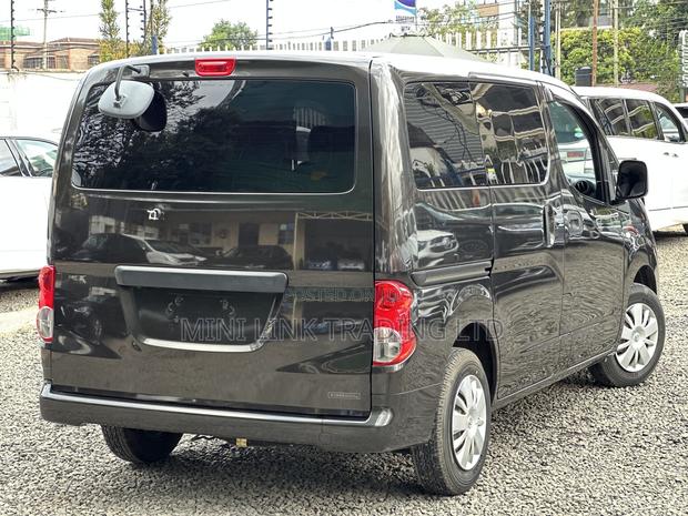 Nissan NV200 SV 2019 Brown
