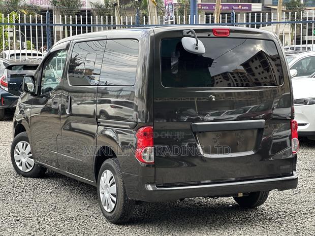 Nissan NV200 SV 2019 Brown
