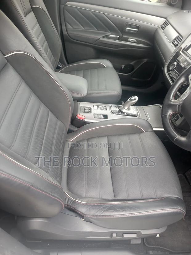 Mitsubishi Outlander 2019 White