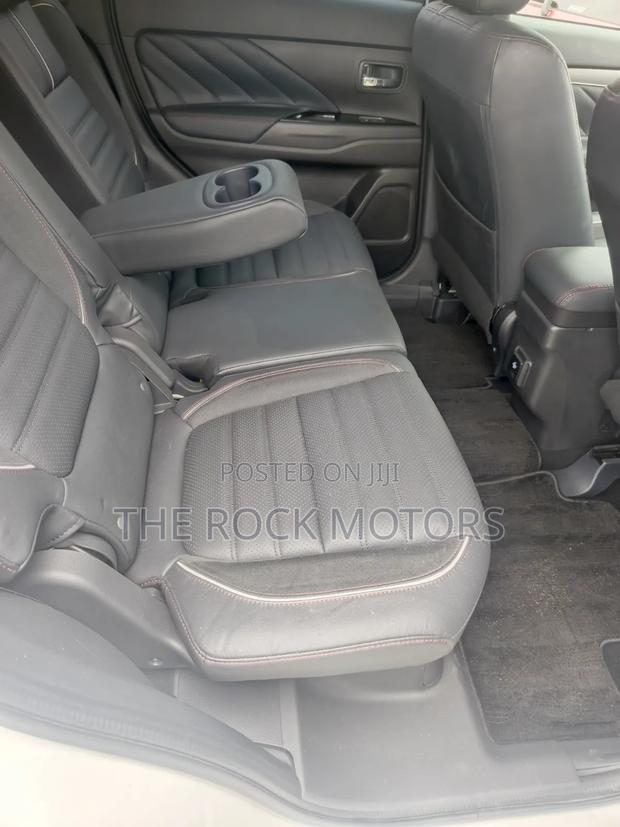 Mitsubishi Outlander 2019 White
