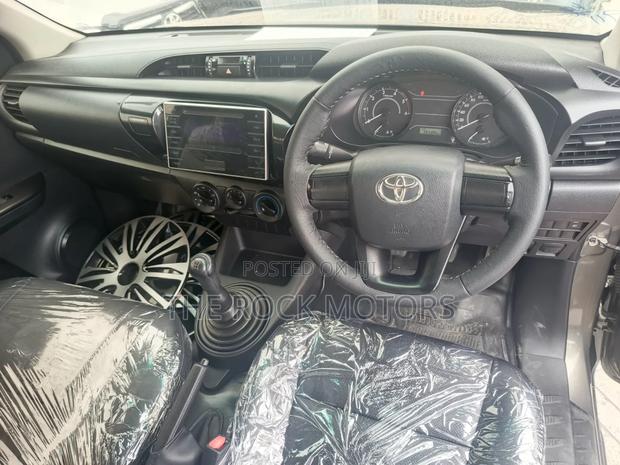 Toyota Hilux 2019 Gray