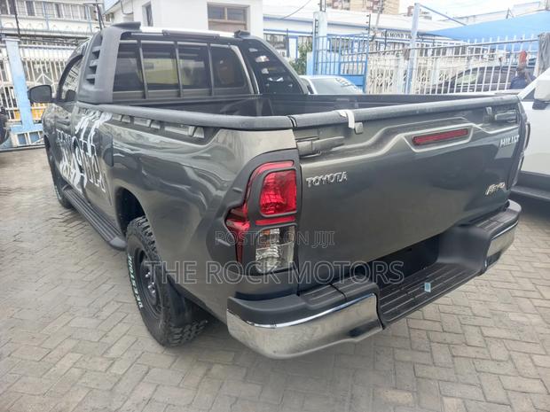 Toyota Hilux 2019 Gray