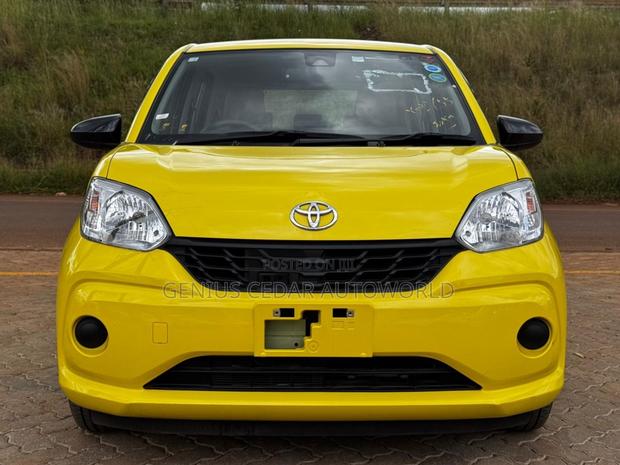 Toyota Passo 2018 Yellow