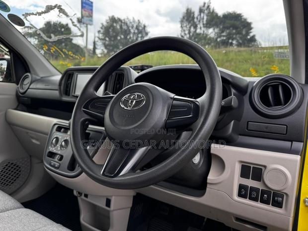 Toyota Passo 2018 Yellow