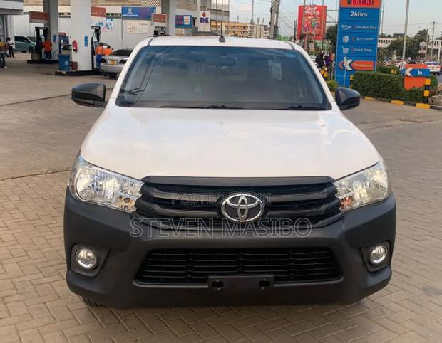 Toyota Hilux 2019 White