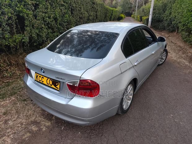 BMW 320i Sedan RWD 2008 Silver