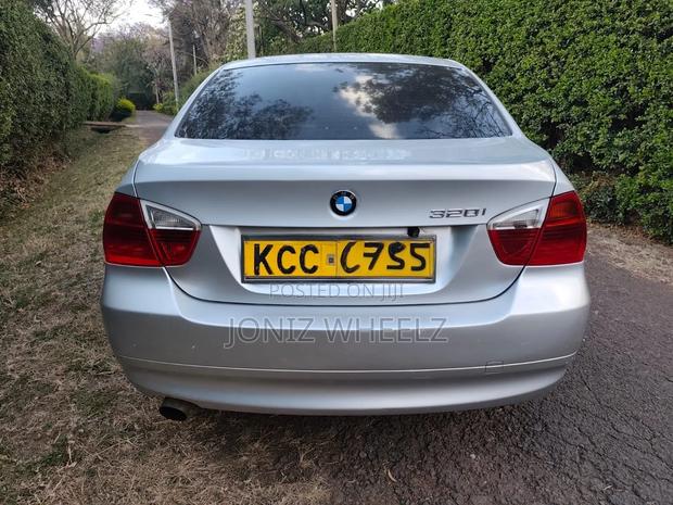 BMW 320i Sedan RWD 2008 Silver