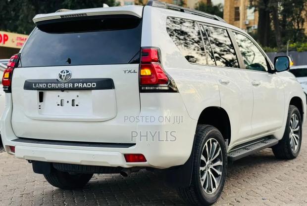 Toyota Land Cruiser Prado 2.8 2019 White