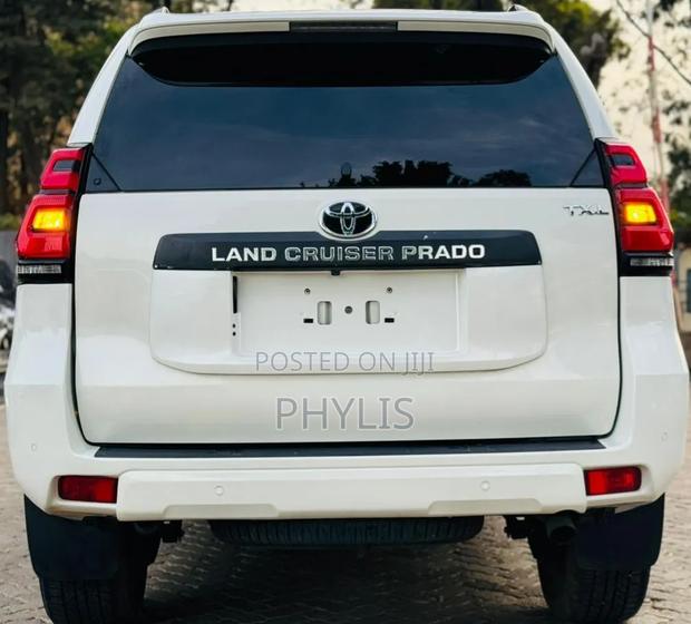 Toyota Land Cruiser Prado 2.8 2019 White