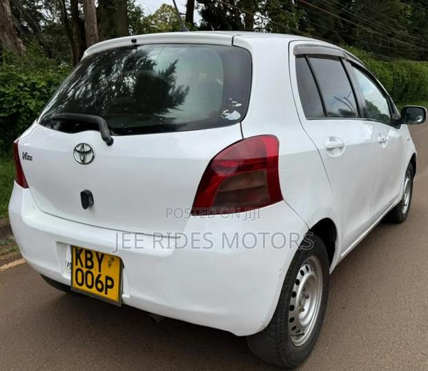 Toyota Vitz 1.3 FWD 5dr 2007 White