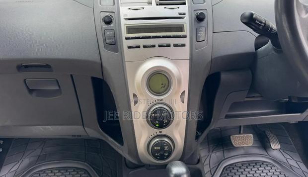 Toyota Vitz 1.3 FWD 5dr 2007 White