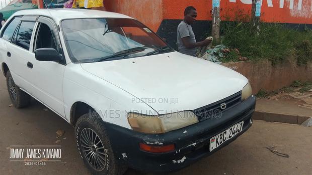 Toyota Corolla 2002 White