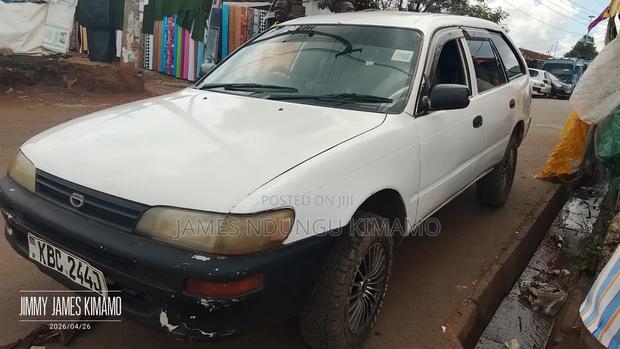 Toyota Corolla 2002 White