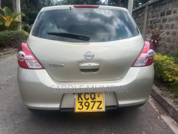 Nissan Tiida 2011 Gold