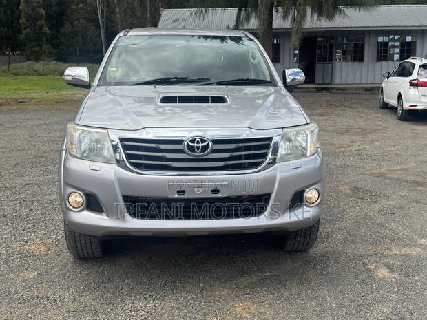 Toyota Hilux 2016 Silver