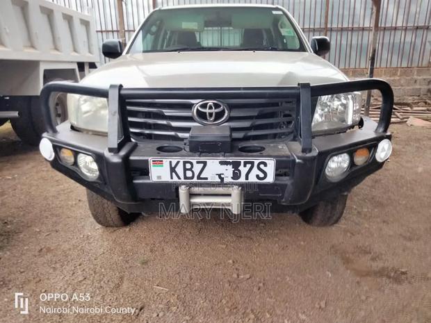 Toyota Hilux SR 4x4 2013 Gray