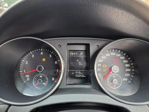 Volkswagen Golf 2011 Red
