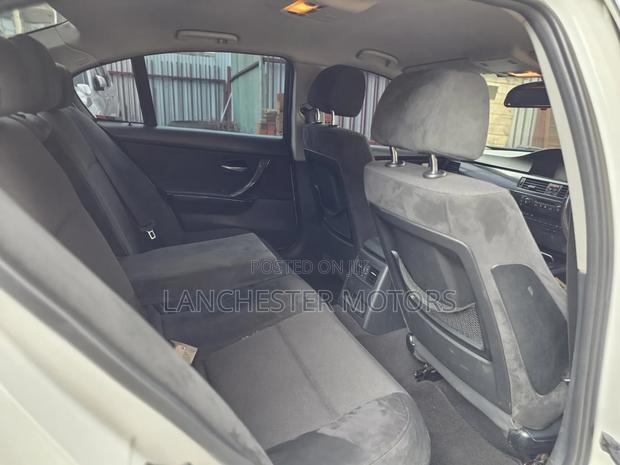 BMW 320i 2011 White